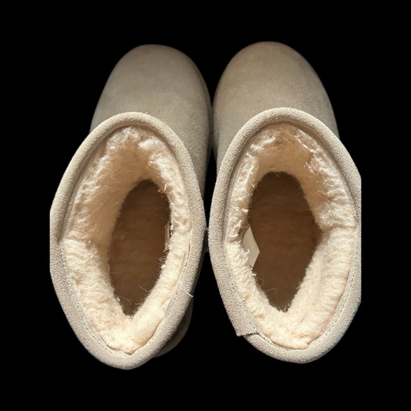 BearPaw Light Beige/Tan Suede Boots Youth Size 5 US - Picture 4 of 10